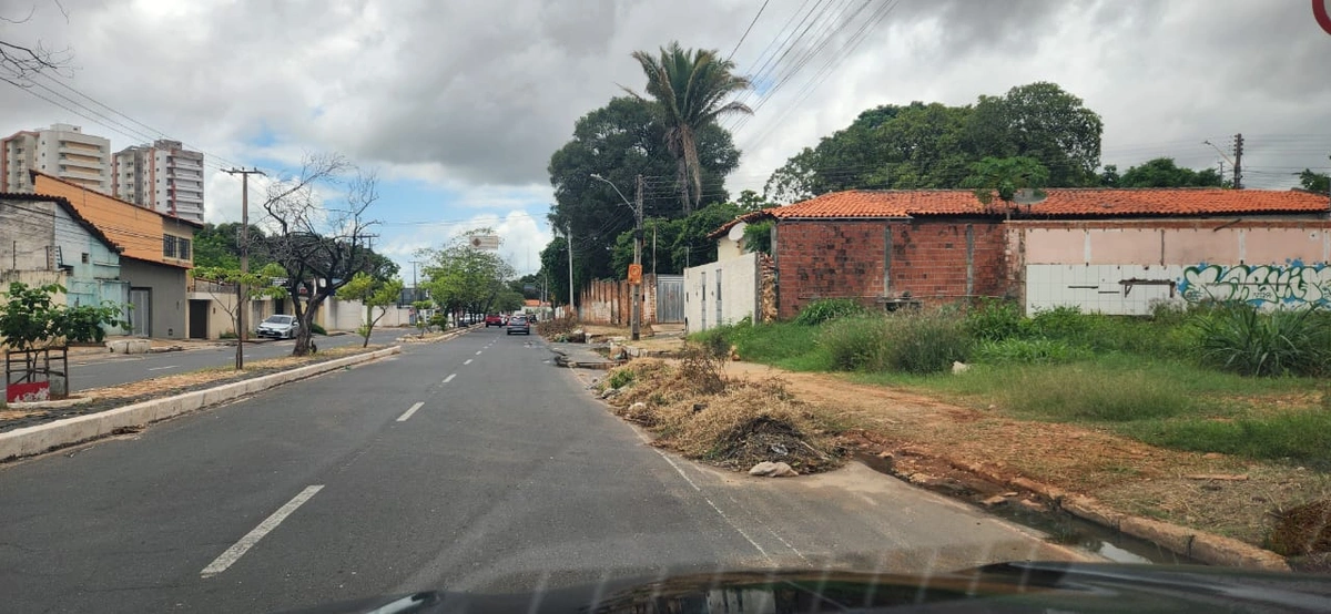 As infrações na Avenida Odilon Araújo na ciclofaixa