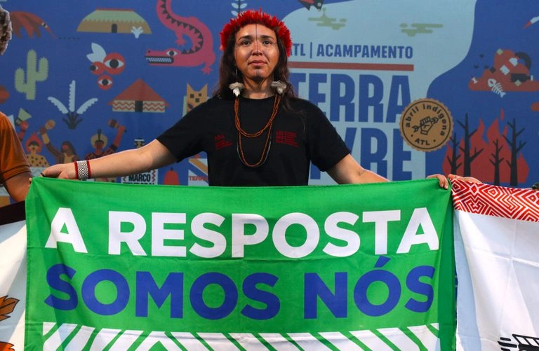 Bárbara Tupinikim reforçou que os povos indígenas oferecem soluções concretas para o enfrentamento da crise do clima