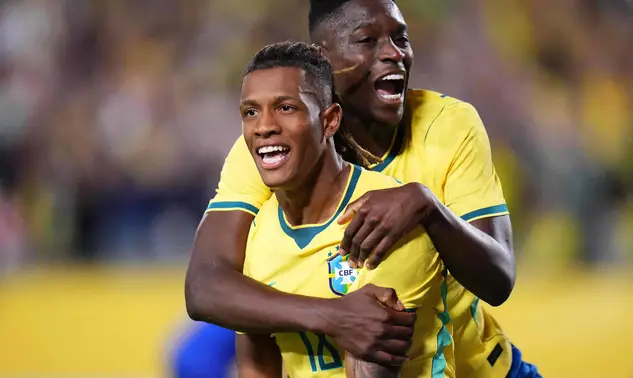 Brasil vence Croácia e anima torcida antes da convocação para a Copa