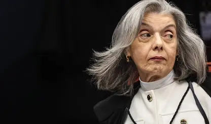 Cármen Lúcia decide antecipar saída da presidência do TSE