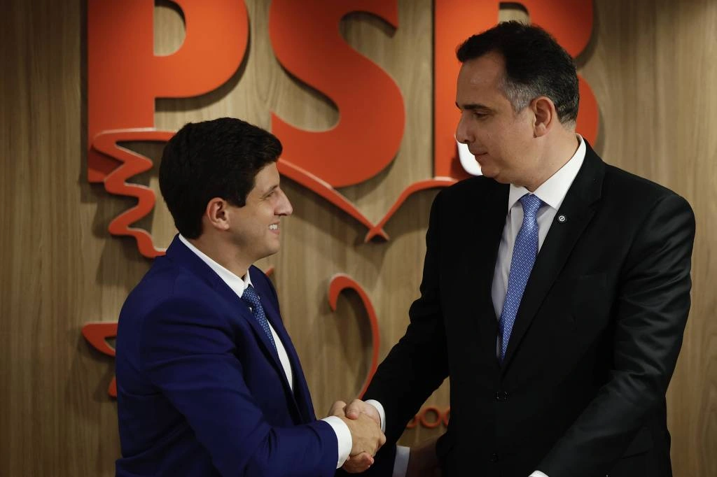 Cerimônia de filiação do senador Rodrigo Pacheco no PSB, na sede do partido em Brasília. Ao lado dele o presidente nacional do PSB, prefeito de Recife, João Campos