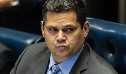 Alcolumbre encaminha para CCJ a indicação de Jorge Messias ao STF