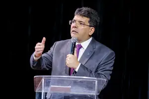 Expansão inclui 23 novos campi, cursos estratégicos de inovação e mercado de trabalho, além de vagas presenciais e EAD. Rafael Fonteles presente no evenyo. (Foto: Gabriel Paulino)
