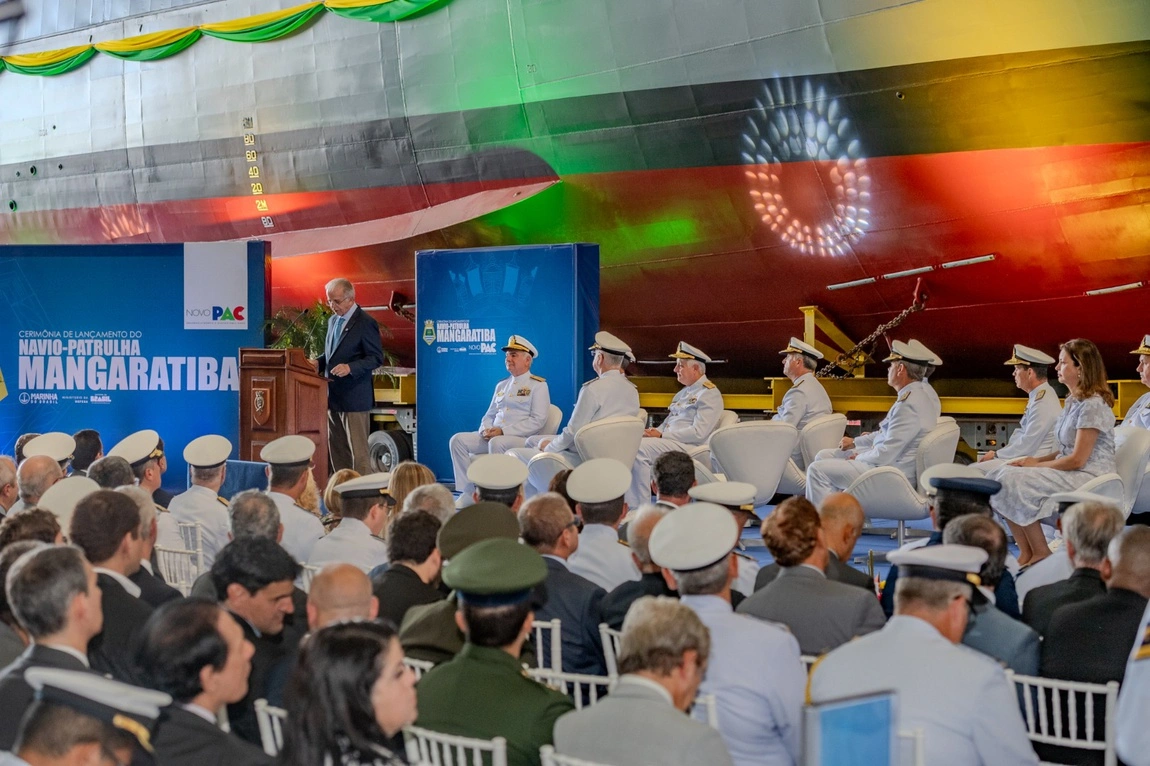 Fabricado no Brasil, navio-patrulha Mangaratiba é lançado ao mar pela Marinha