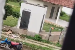 homem identificado pelas iniciais A.C.D.S., flagrado praticando atos libidinosos próximo a uma criança, foi preso na manhã desta sexta-feira (17), no bairro Aroeiras, em Teresina (Foto: Reprodução)