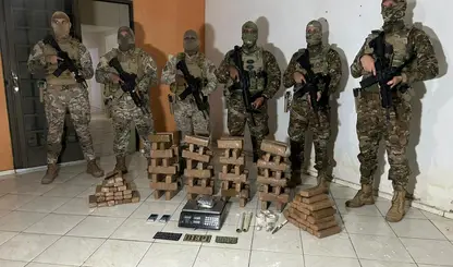 Polícia apreende mais de 100 kg de maconha e desarticula depósito de drogas