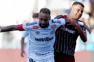 Neymar durante o duelo entre Santos e Fluminense pelo Brasileirão Foto (Foto: Mauricio De Souza/AGIF)