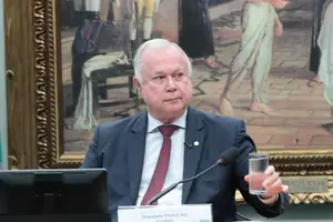 O deputado federal Paulo Azi, relator da PEC da escala 6x1 na CCJ da Câmara (Foto: Reprodução | Bruno Spada/Câmara dos Deputados)