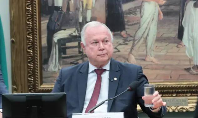 CCJ da Câmara aprova relatório favorável à PEC que acaba com a escala 6x1