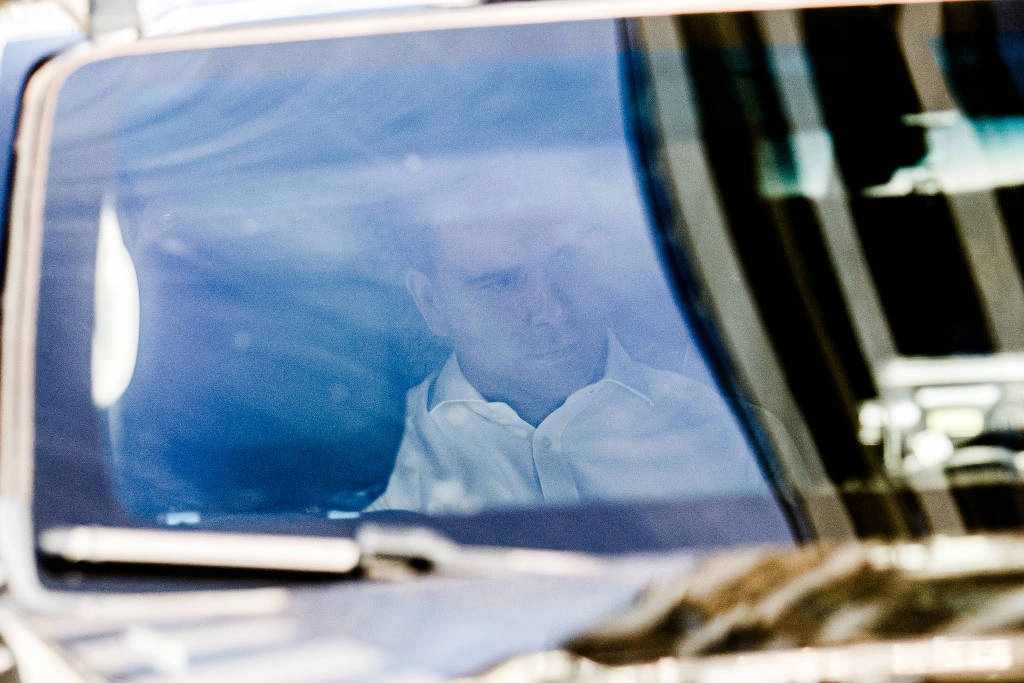 O ex-presidente do BRB, Paulo Henrique Costa, é preso pela PF de seu apartamento no bairro do Noroeste em Brasília