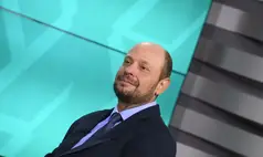 Governo anuncia demissão do presidente do INSS e nomeia servidora para o cargo