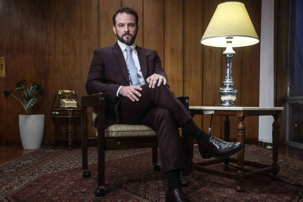 O ministro da Fazenda, Dario Durigan, em entrevista em seu gabinete, em Brasília