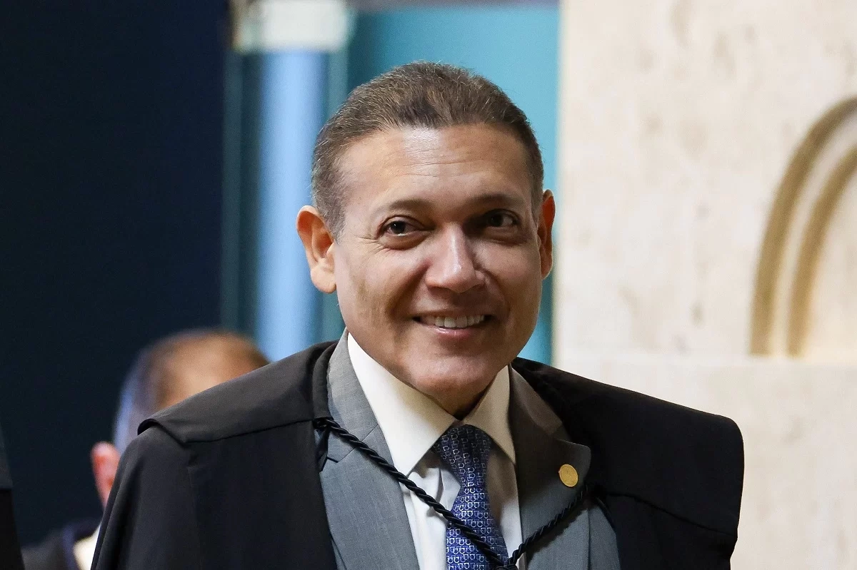 O ministro Nunes Marques, do STF, durante sessão plenária