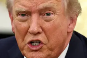 O presidente dos Estados Unidos, Donald Trump, durante encontro com o secretário-geral da Otan, Mark Rutte, na Casa Branca (Foto: Reprodução | Kevin Lamarque- 22 de outubro de 2025/Reuters)