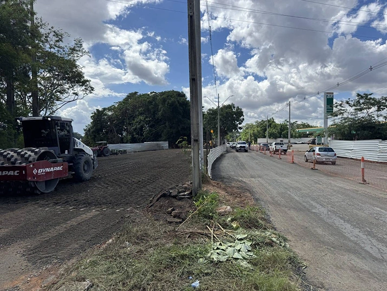 O trecho da Avenida Maranhão, no entorno do bairro São Pedro, em Teresina, deve ser liberado nesta segunda-feira (13), após permanecer interditado para a execução de obras da galeria P-10