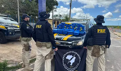 PRF apreende 90 kg de skunk e prende dois homens na divisa entre Piauí e Maranhão