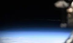 Artemis 2 retorna da Lua e deixa espetáculo no céu