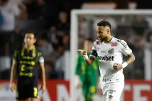 Santistas protestam, e Neymar discute com torcedores na Vila Belmiro (Foto: AFP)