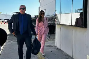 Tatiana Medeiros na chegada no Fórum Eleitoral (Foto: Reprodução)