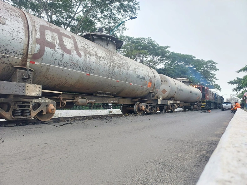 Trem descarrila e interdita Ponte Metálica entre Teresina e Timon