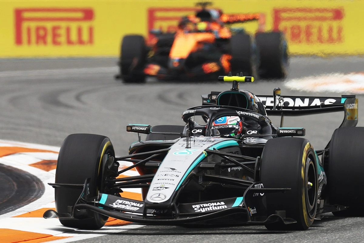Antonelli pilotando sua Mercedez em Miami