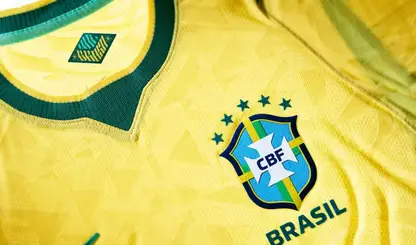 Receita Federal retém 22 toneladas de camisas esportivas no Porto de Santos