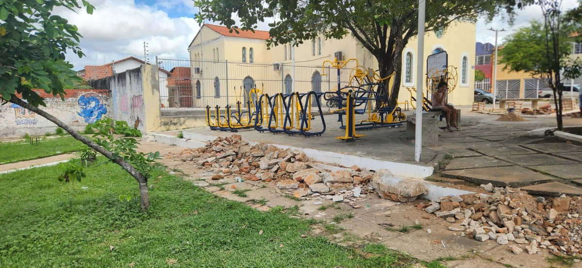 Capelinha de Palha e entorno abandonado pelo vereador em exercício Pedro Alcântara e PMT segundo populares