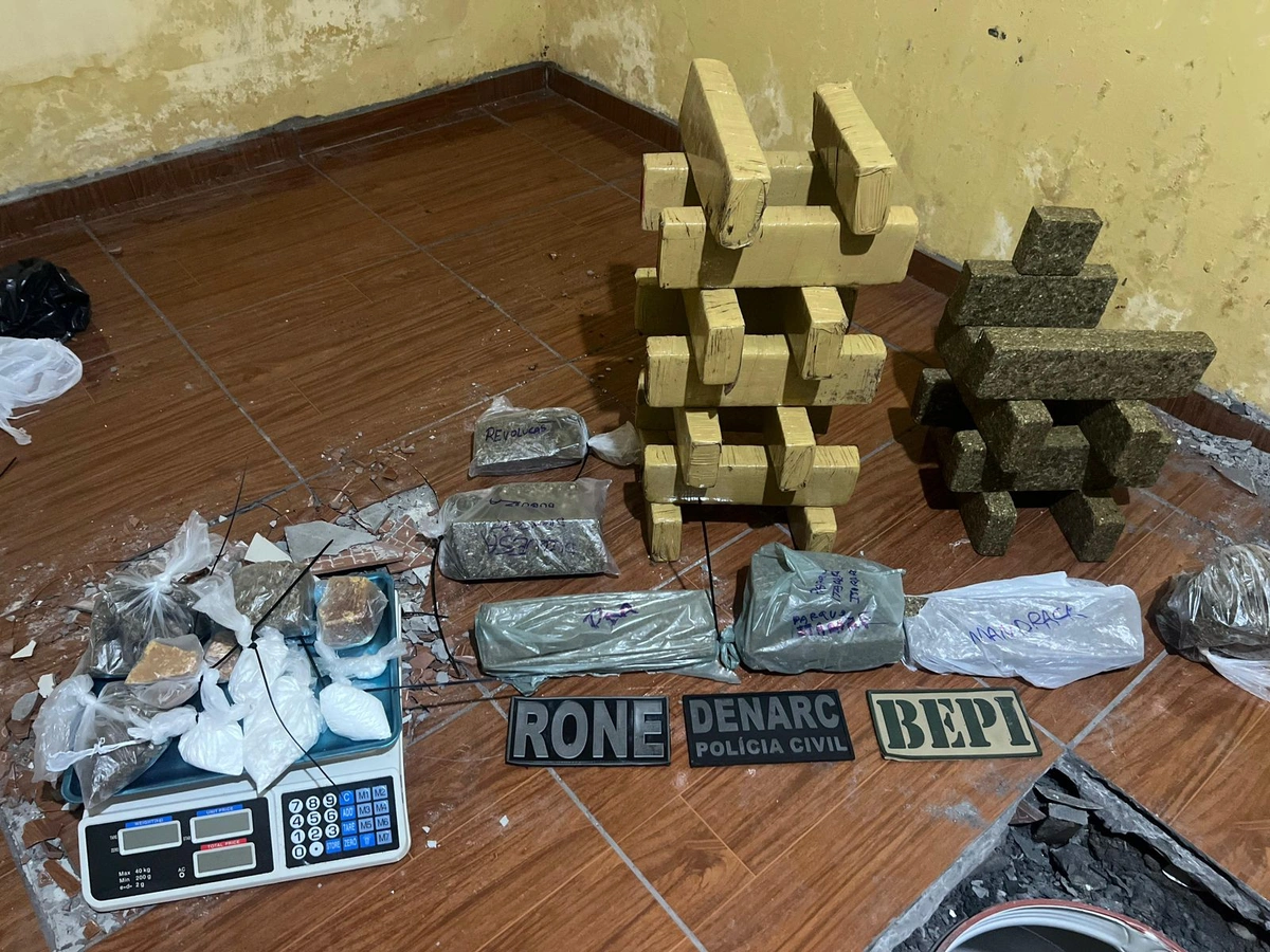 Cerca de 20 kg de drogas foram apreendidos na tarde de quarta-feira (06)