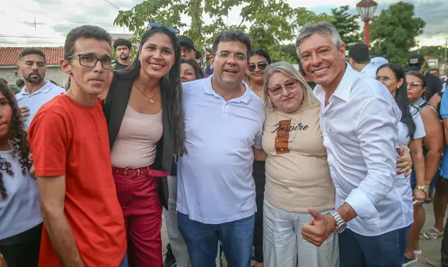Rafael inaugura museu, entrega asfaltamento e anuncia UTI em Valença