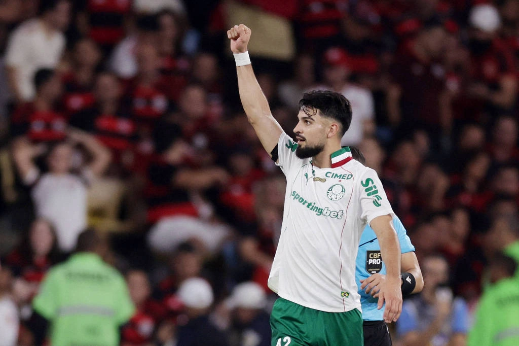 Flaco López comemora gol contra o Flamengo no Maracanã