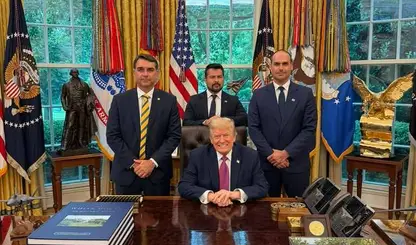Entre Trump e Vorcaro, Flávio tenta mudar o foco, mas crise de credibilidade continua