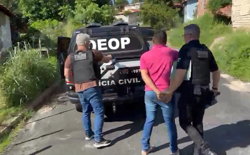 Homem, identificado como Willame Silva, foi preso (DEOP)