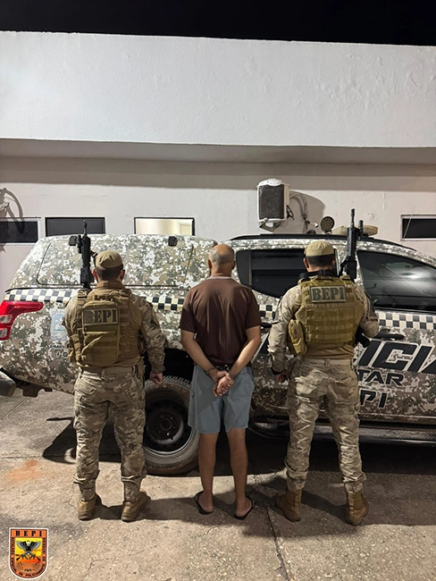 Josivan da Silva, de 42 anos, foi preso na noite desta terça-feira (19), suspeito de perseguir, ameaçar e importunar uma auxiliar de escritório de 33 anos há quase dez anos