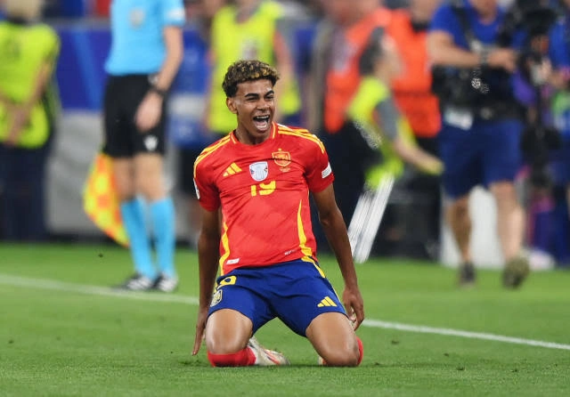 Lamine Yamal pela seleção espanhola
