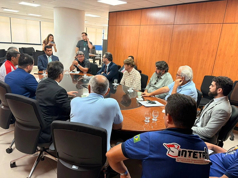 Negociações entre trabalhadores e empresários do transporte coletivo adiou a previsão de acordo para encerrar a crise no setor em Teresina