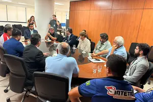 Negociações entre trabalhadores e empresários do transporte coletivo adiou a previsão de acordo para encerrar a crise no setor em Teresina (Foto: Reprodução)