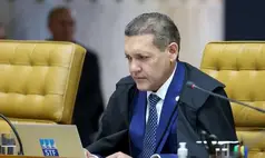Nunes Marques convida Bolsonaro para posse no TSE, mas ex-presidente não deve ir