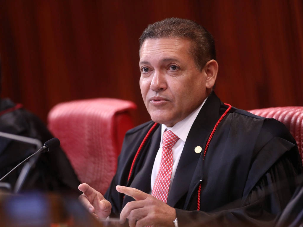 O ministro Kassio Nunes Marques em sessão plenária do TSE (Tribunal Superior Eleitoral)