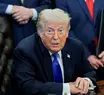 Trump afirma que os EUA vão guiar os navios presos no Estreito de Ormuz a partir desta segunda-feira