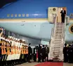 Trump desembarca na China para reunião bilateral com Xi Jinping