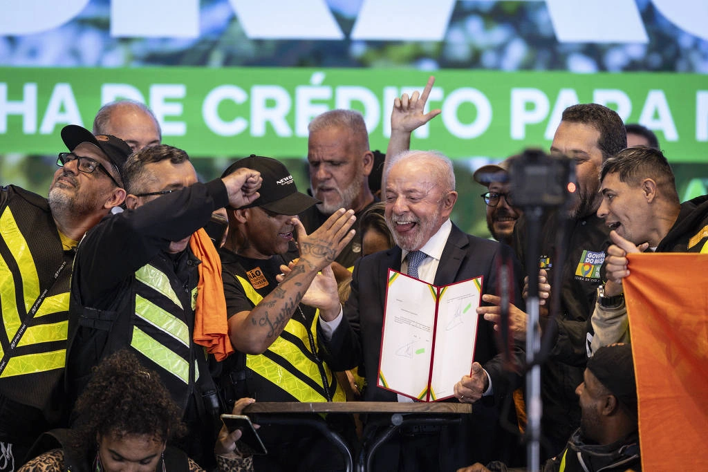 O presidente Lula durante evento de lançamento de linha de financiamento de R$ 30 bilhões para carros de motoristas de aplicativos