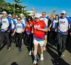 Lula mantém rotina de exercícios e aparece caminhando após cirurgia