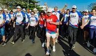 Lula mantém rotina de exercícios e aparece caminhando após cirurgia