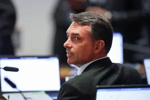 O senador Flávio Bolsonaro (PL-RJ), durante sessão da CCJ do Senado (Foto: Reuters)