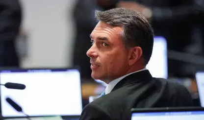 Muitos discursos, poucos resultados: Flávio chega a 2026 sem projeto próprio virar lei no Senado