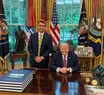 Guerra do Pix expõe patriotismo seletivo dos Bolsonaro e aliados de Trump