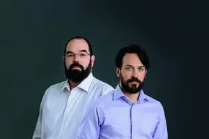 Os escritores e cientistas da computação Eliezer Yudkowsky (à esq.) e Nate Soares (Foto: Editora Intrínseca)