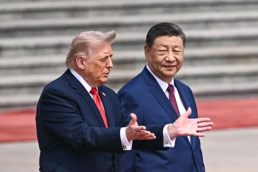 Os presidentes norte-americano, Donald Trump, e chinês, Xi Jinping, durante uma cerimônia de boas-vindas em Pequim - 13 de maio de 2026