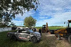 Polícia cumpre reintegração de posse em área ocupada irregularmente em Parnaíba (Foto: Reprodução)