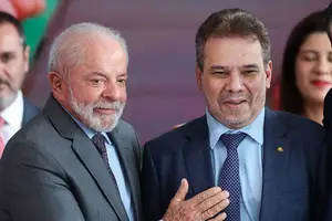 Presidente Lula e o ministro da Justiça, Wellington Lima e Silva, em evento no Palácio do Planalto (Foto: Reuters)